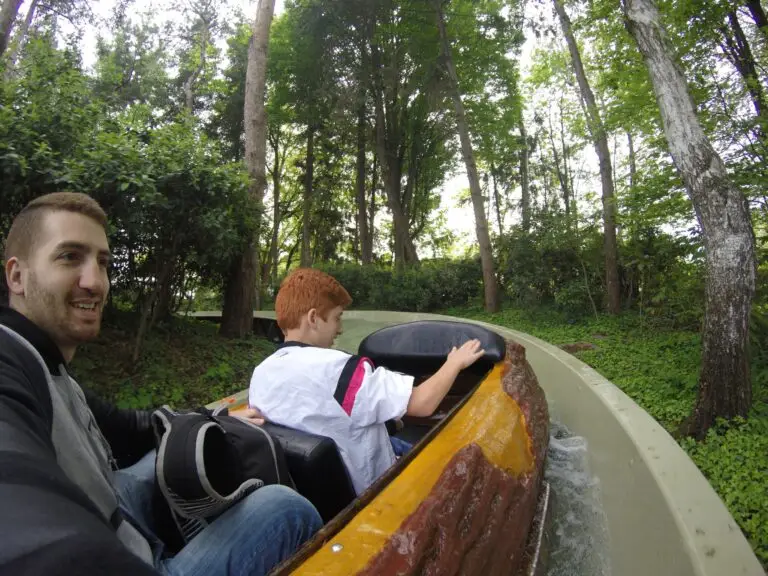 לירון הבעלים של אתר gardaland.co.il בתמונה מתוך מתקן בפארק השעשועים גארדלנד